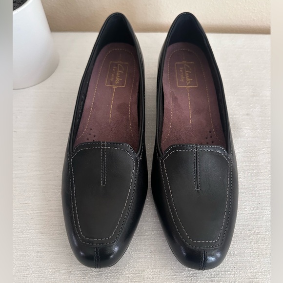 New Clarks Active Air Black Leather Stitched Loafers Women’s 8.5N - Picture 2 of 12